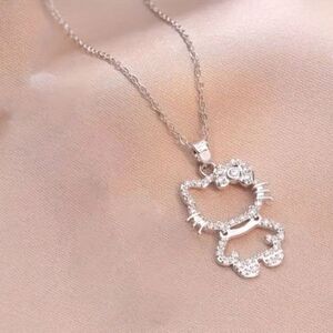 Elegant kitty charm necklace
